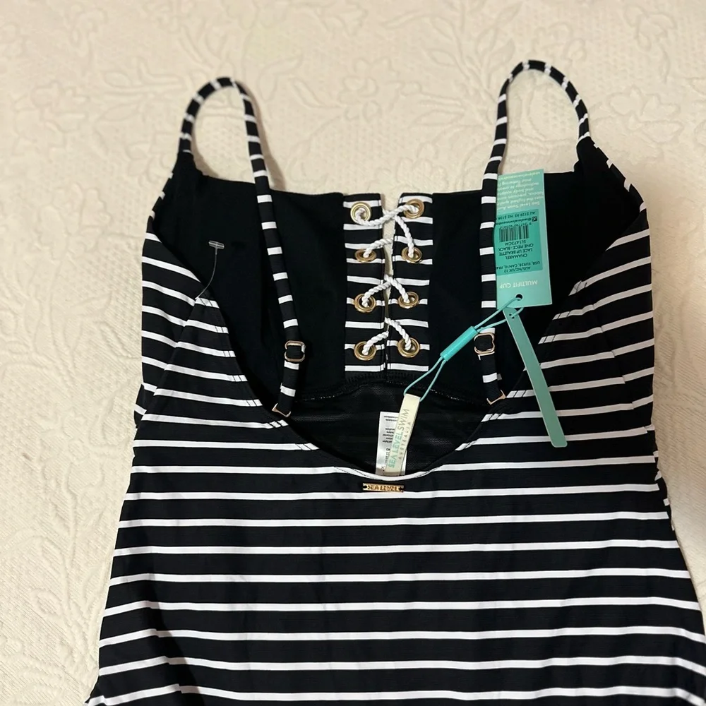 Sea Level Swim. Sealevelcharmarel Lace-Up. Size 8. Black and White - Picture 6 of 13